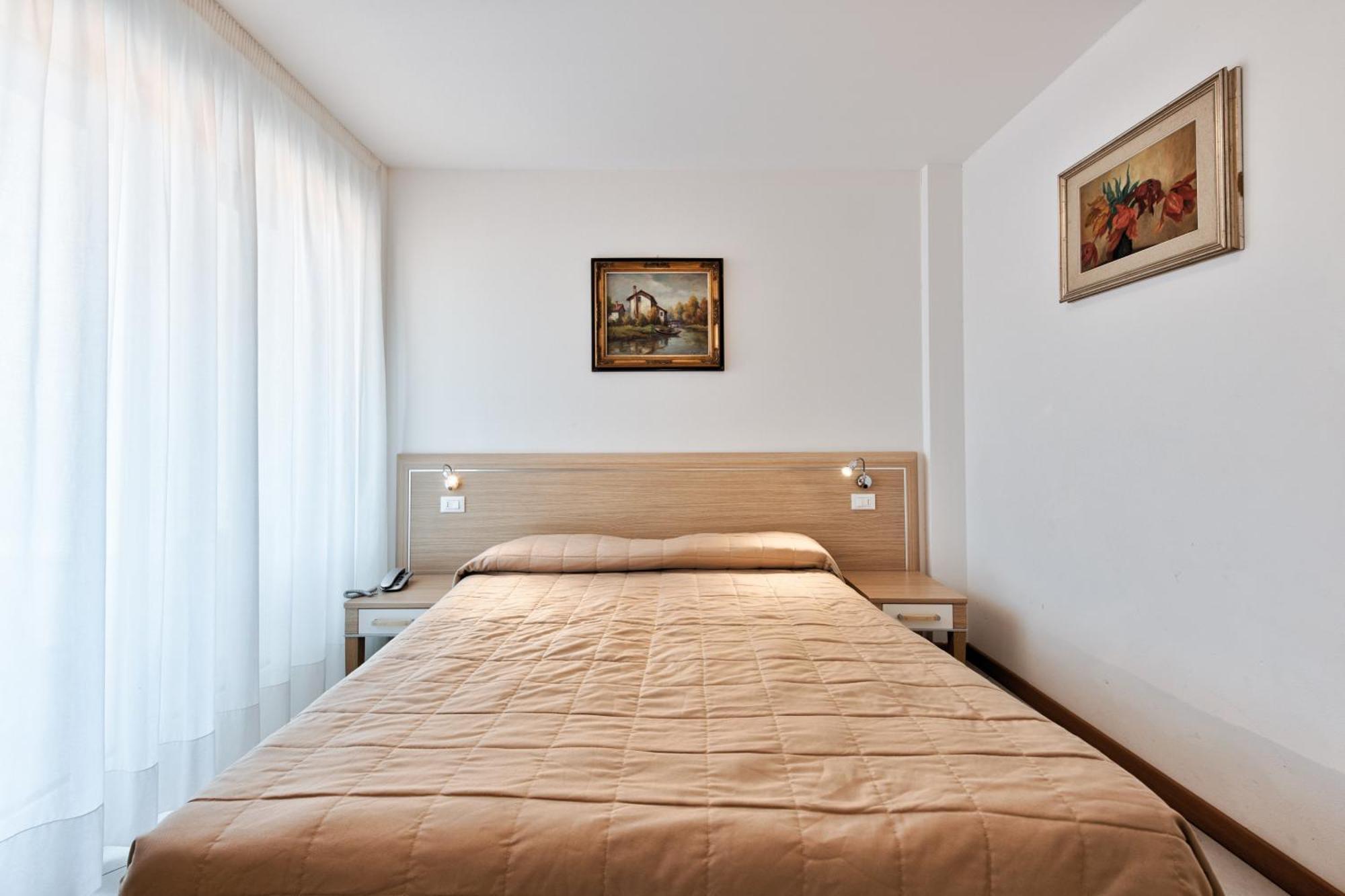 Hotel Meuble Zenith Lignano Sabbiadoro Exterior photo